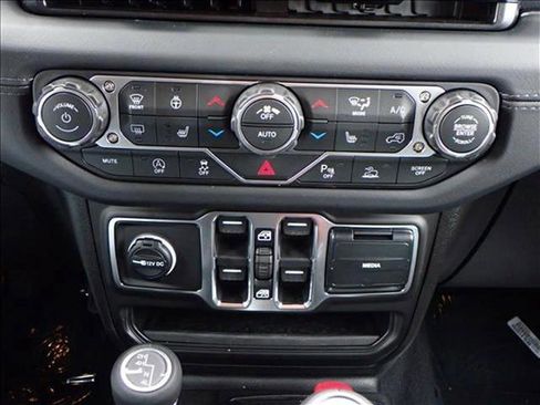 New 2026 Jeep Wrangler Unlimited Sahara AWD/4WD image 19