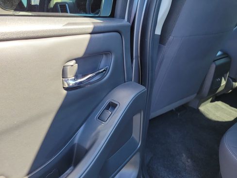 Used 2023 Nissan Frontier SV w/ Tow Package image 13