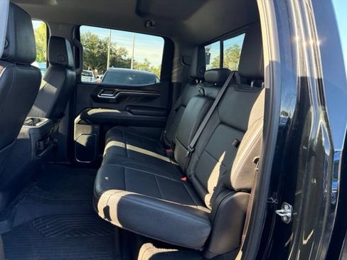 Used 2024 Chevrolet Silverado 1500 LT Trail Boss w/ LT Trail Boss Premium Package AWD/4WD image 15