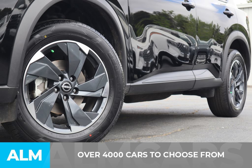 Used 2025 Nissan Rogue SV FWD image 2