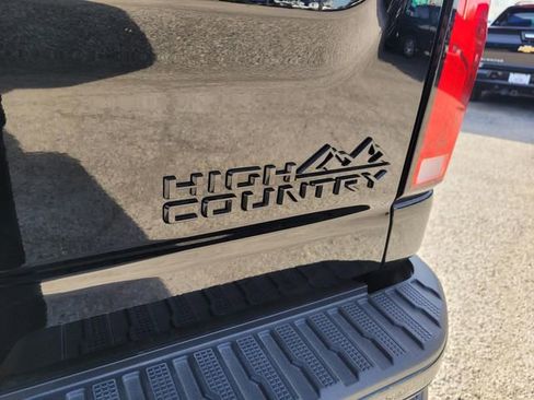 Used 2025 Chevrolet Silverado 2500 High Country w/ Midnight Edition image 12