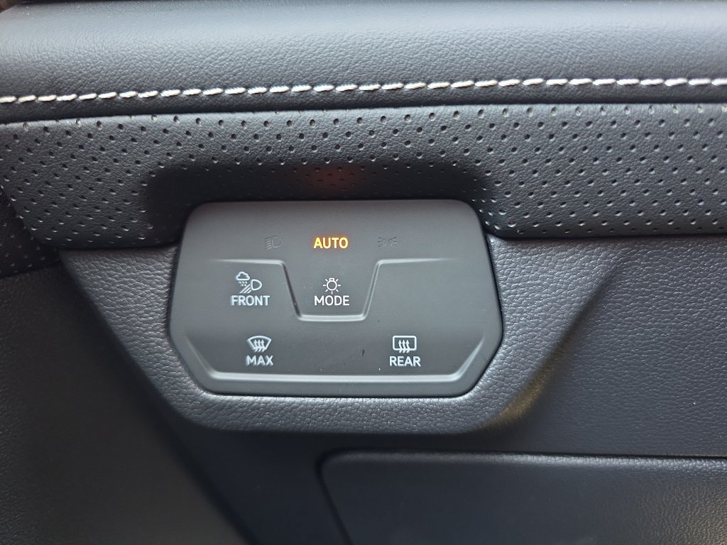 Used 2025 Volkswagen Atlas SE AWD/4WD image 28