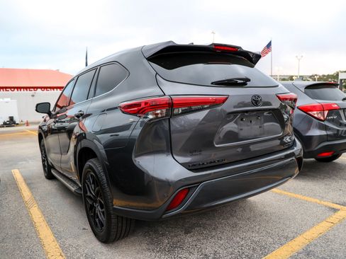 Used 2021 Toyota Highlander Limited image 10