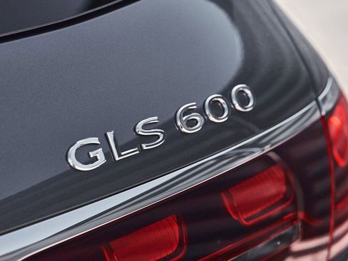 Used 2025 Mercedes-Benz Maybach GLS 600 4MATIC image 13