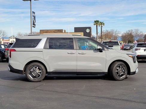 New 2026 Kia Carnival EX image 4