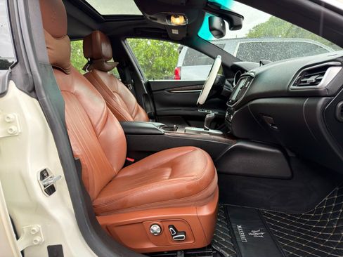 Used 2016 Maserati Ghibli RWD image 14