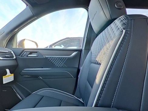 New 2026 GMC Acadia Denali w/ Super Cruise Package FWD image 32