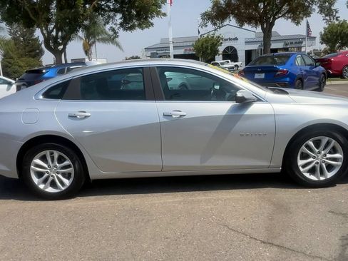 Used 2018 Chevrolet Malibu Hybrid w/ Driver Confidence Package FWD image 8