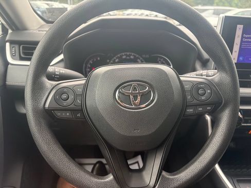 Used 2024 Toyota RAV4 XLE AWD/4WD image 7