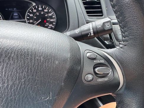 Used 2018 Nissan Pathfinder SV image 45