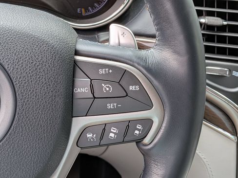 Used 2017 Jeep Grand Cherokee Summit AWD/4WD image 9