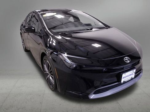 Used 2024 Toyota Prius XLE AWD/4WD image 8
