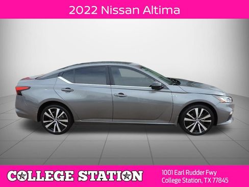 Used 2022 Nissan Altima 2.5 SR AWD/4WD image 2