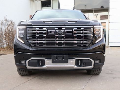 Used 2025 GMC Sierra 1500 Denali Ultimate image 3