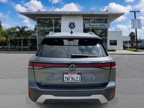 Used 2026 Volkswagen Tiguan SE w/ Panoramic Sunroof Package FWD image 5