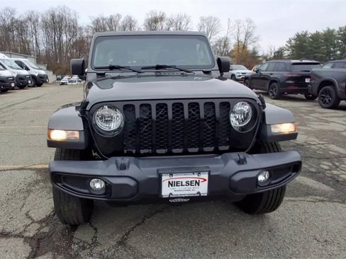 Certified 2022 Jeep Gladiator Sport image 3