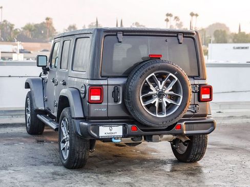 Used 2024 Jeep Wrangler Unlimited image 7