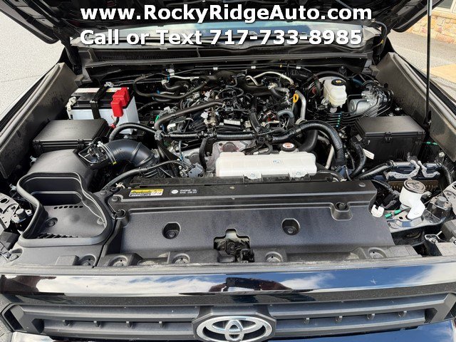 Used 2025 Toyota 4Runner SR5 AWD/4WD image 2
