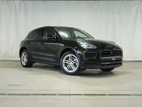 Used 2024 Porsche Macan image 9