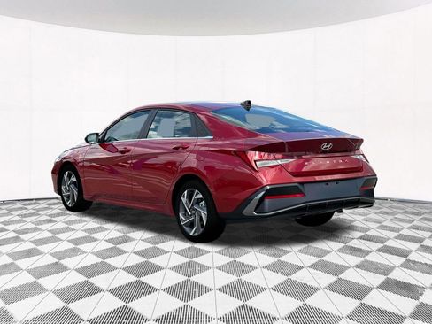 Used 2025 Hyundai Elantra SEL FWD image 8