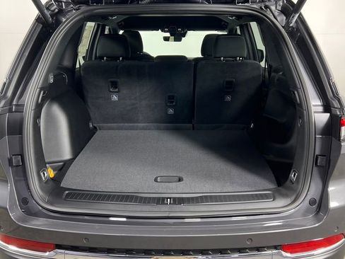 New 2025 Jeep Grand Cherokee Laredo image 18