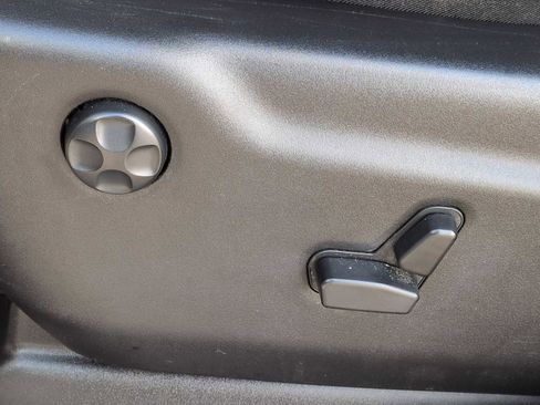 Used 2018 Jeep Grand Cherokee Limited image 18