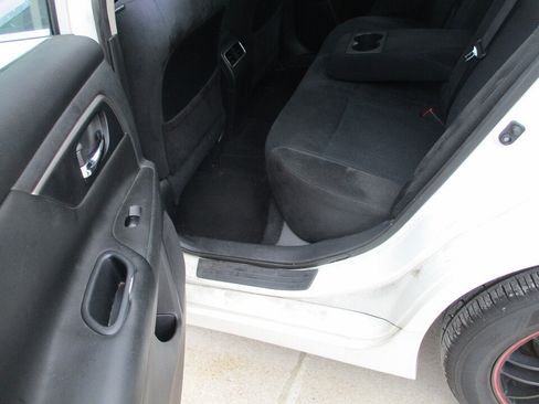 Used 2015 Nissan Altima 2.5 SV w/ Convenience Package FWD image 8