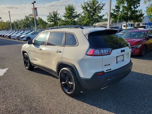 Used 2019 Jeep Cherokee Latitude Plus AWD/4WD image 3