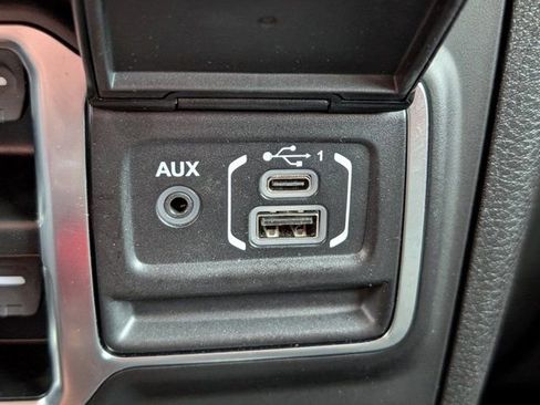Used 2025 Jeep Wrangler Unlimited Sahara AWD/4WD image 20