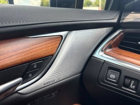Used 2020 Cadillac XT5 Premium Luxury AWD/4WD image 26