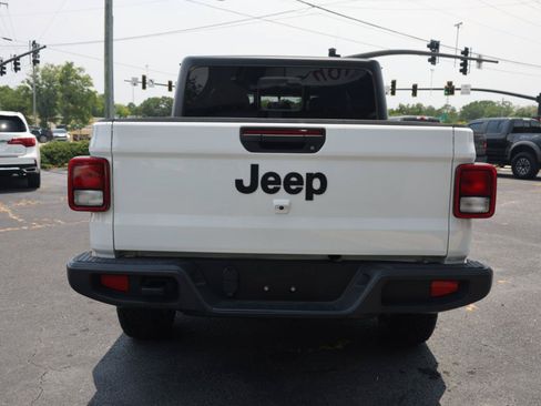 Used 2023 Jeep Gladiator Sport AWD/4WD image 4
