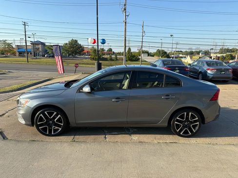 Used 2018 Volvo S60 T5 Dynamic image 7