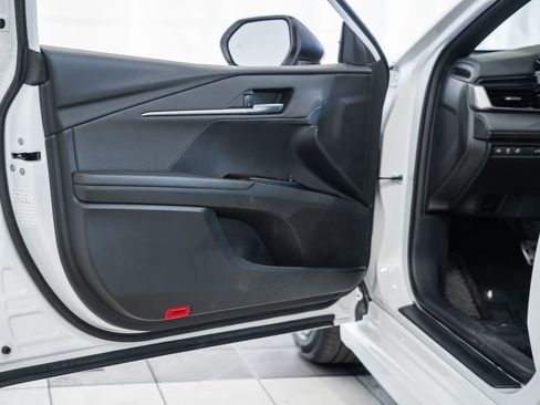 Used 2025 Toyota Camry SE image 38