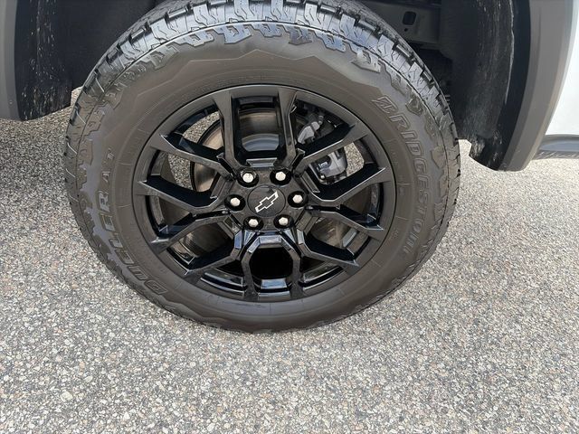 Used 2024 Chevrolet Colorado Trail Boss w/ LPO, Dark Essentials Package AWD/4WD image 15