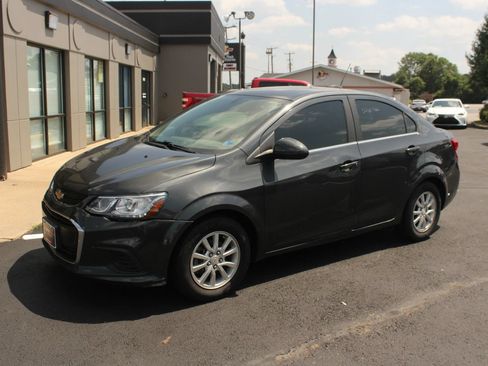 Used 2020 Chevrolet Sonic LT FWD image 1