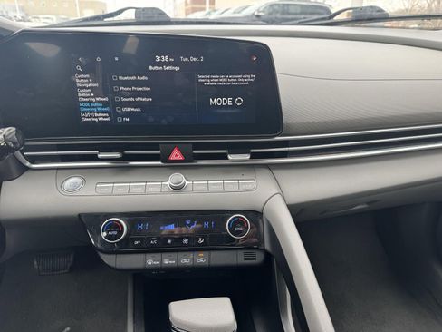 Used 2024 Hyundai Elantra SEL image 18