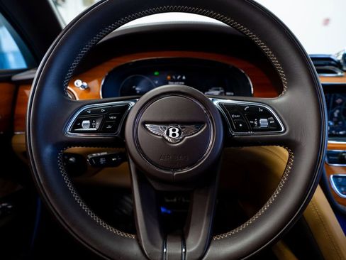 Used 2021 Bentley Bentayga AWD/4WD image 39