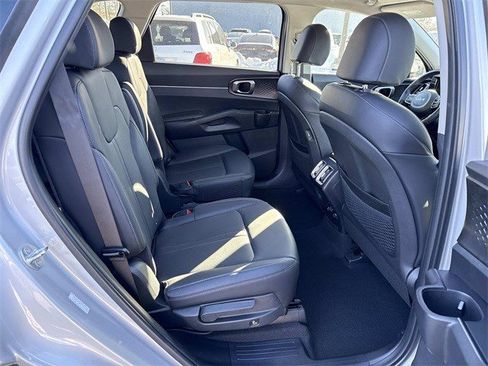 Used 2023 Kia Sorento EX image 11