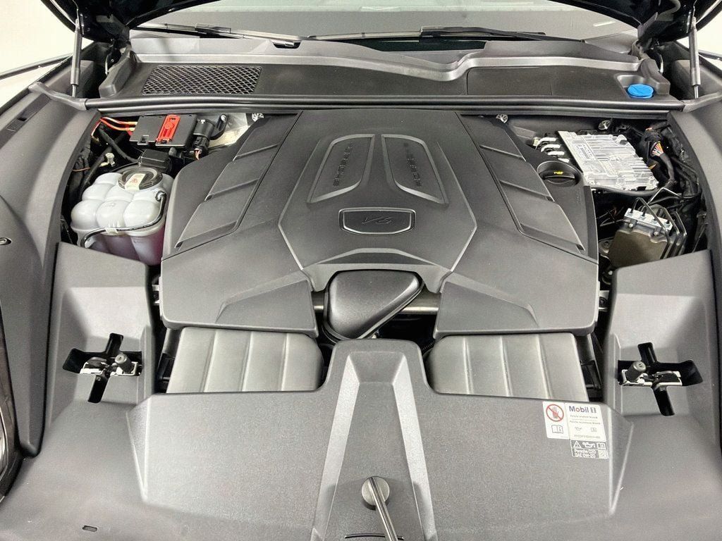 Certified 2024 Porsche Cayenne Coupe AWD/4WD image 31