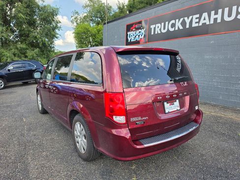 Used 2019 Dodge Grand Caravan SE w/ UConnect Hands-Free Group FWD image 3