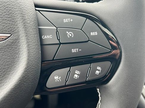 New 2026 Chrysler Pacifica Limited w/ Uconnect Theater Family Group image 24