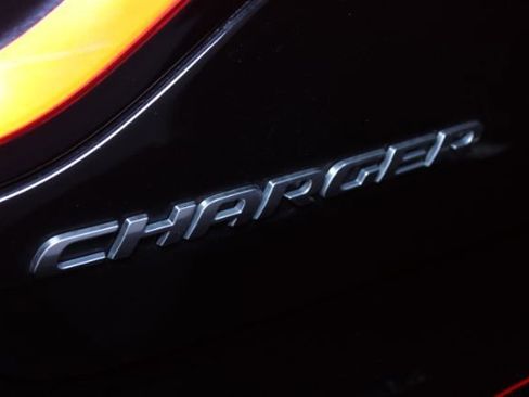 Used 2019 Dodge Charger SXT w/ Leather Interior Group image 9