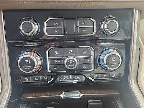 Used 2022 GMC Yukon XL Denali w/ Denali Ultimate Package image 28