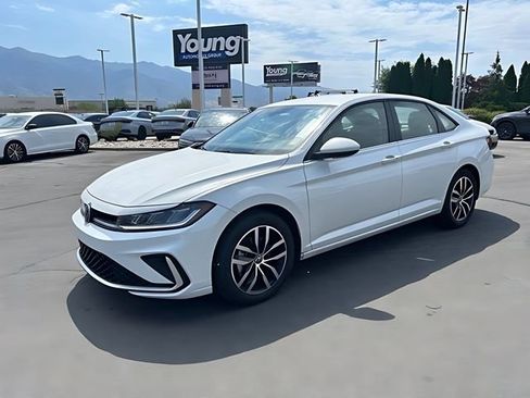 Used 2025 Volkswagen Jetta SE FWD image 7