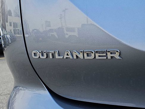 Used 2024 Mitsubishi Outlander SE image 33