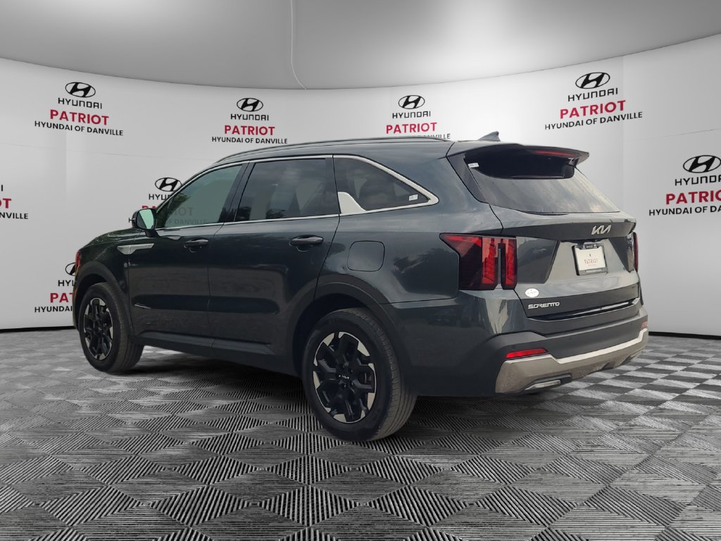 Used 2025 Kia Sorento S FWD image 5