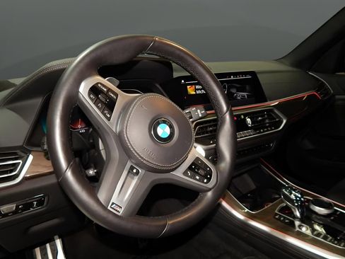 Used 2022 BMW X5 xDrive40i w/ M Sport Package image 16