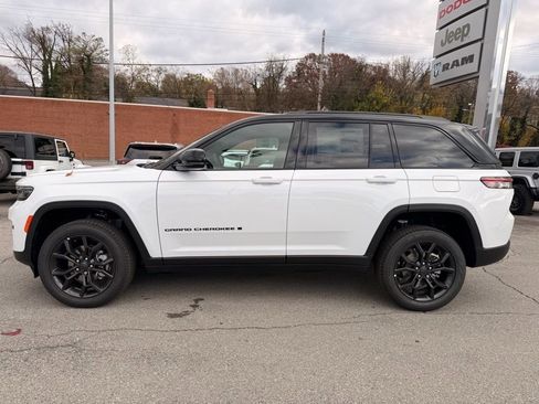 New 2025 Jeep Grand Cherokee Limited image 7
