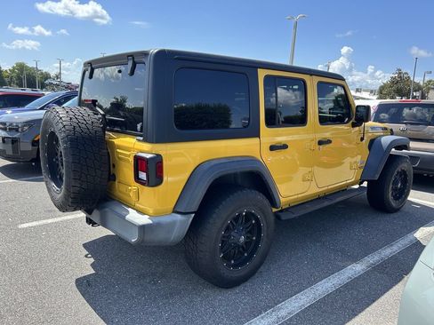 Used 2018 Jeep Wrangler Unlimited Sport S AWD/4WD image 3