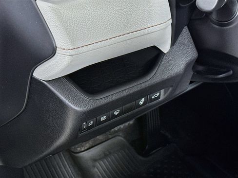 Used 2021 Toyota RAV4 XLE w/ Convenience Package AWD/4WD image 7